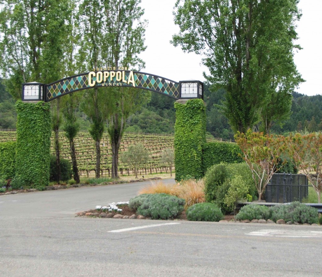 De toegangspoort tot de Coppola Winery / foto SG