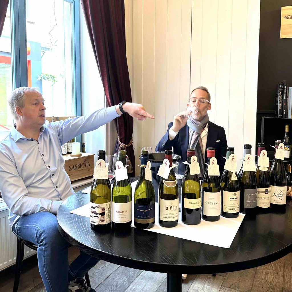 Christophe Heynen MW en wijnmaker Piero Incisa della Rochetta tijdens een Master Class Pinot Noir bij Convento in Leuven / Foto S.G.